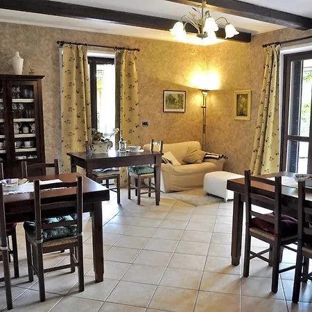 Agriturismo Revello Couette-café